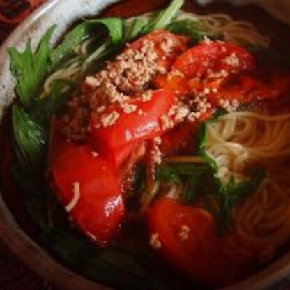 ひき肉で出汁をとります　トマトラーメン